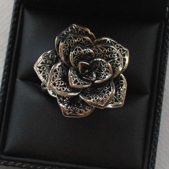 Bold Silver Flower Ring - Picture 2 of 3